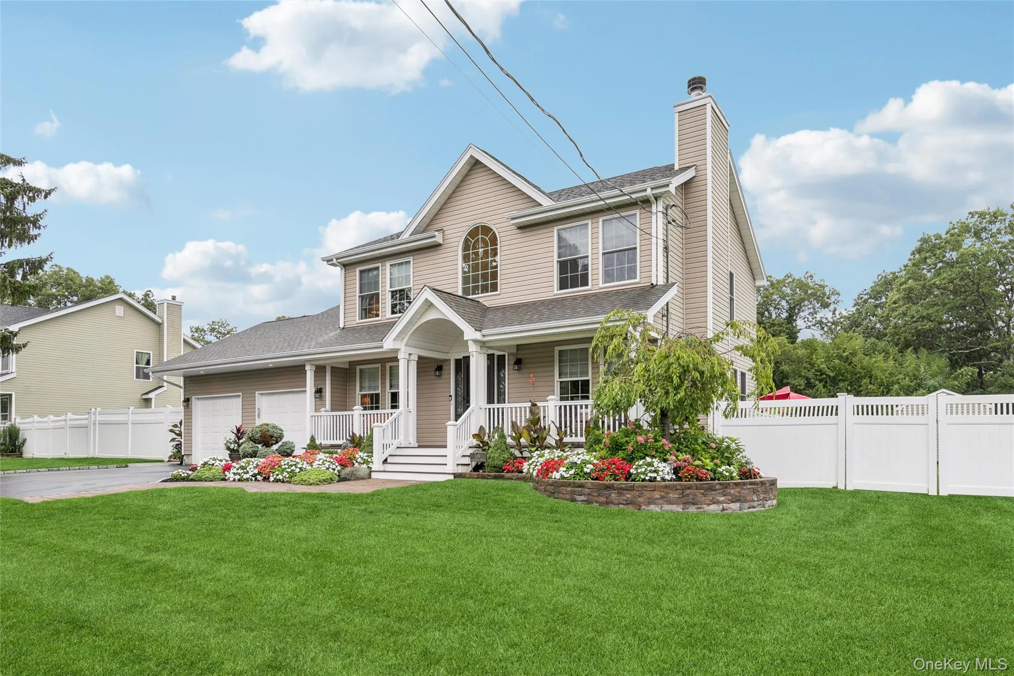 Stunning Flower Beds and Sodded Front Lawn w/in Ground Sprinklers Stunning Flower Beds and Sodded Front Lawn w/in Ground Sprinklers
