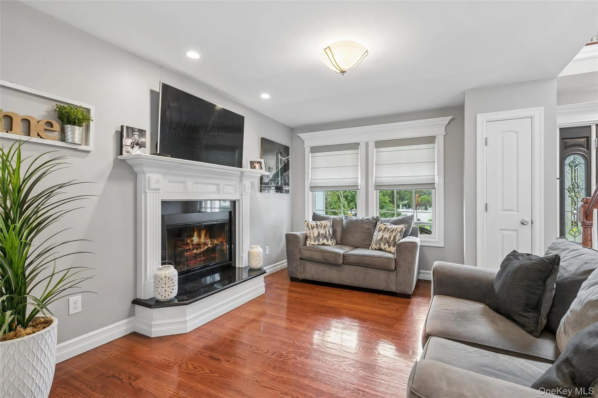 Formal Living Room w/Wood Burning Fireplace Formal Living Room w/Wood Burning Fireplace
