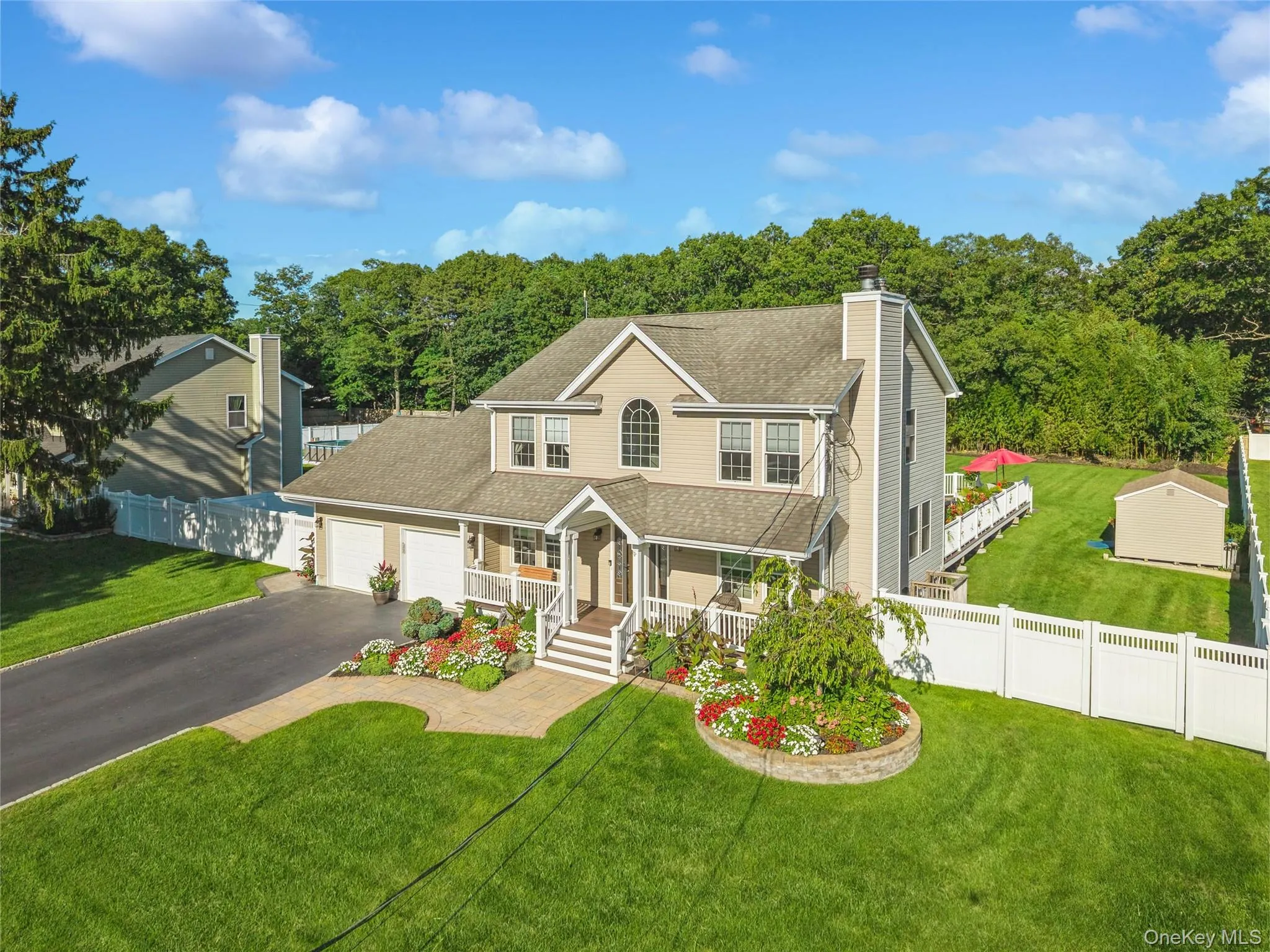 Like New Construction with Excpetional Curb Appeal Like New Construction with Excpetional Curb Appeal