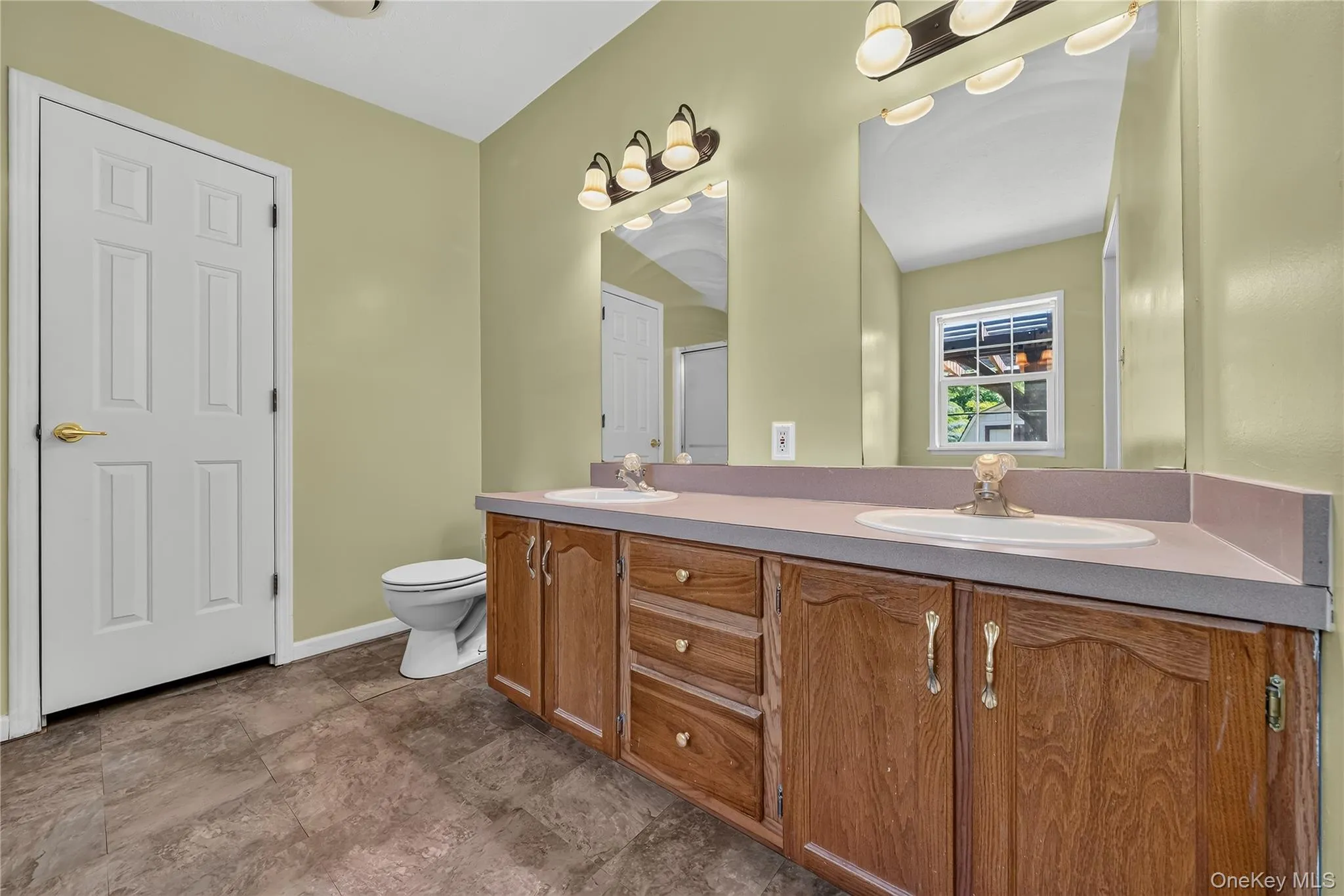 Master Bathroom Master Bathroom