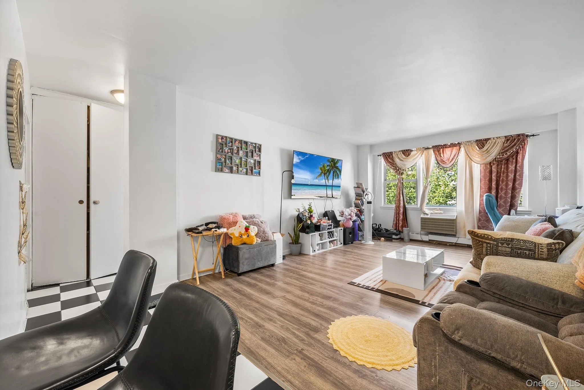 87-15 165th Street, New York, NY, 1 Bedroom Bedrooms, 3 Rooms Rooms,1 BathroomBathrooms,Residential,For Rent,165th,0,1042764 87-15 165th Street, New York, NY, 1 Bedroom Bedrooms, 3 Rooms Rooms,1 BathroomBathrooms,Residential,For Rent,165th,0,1042764