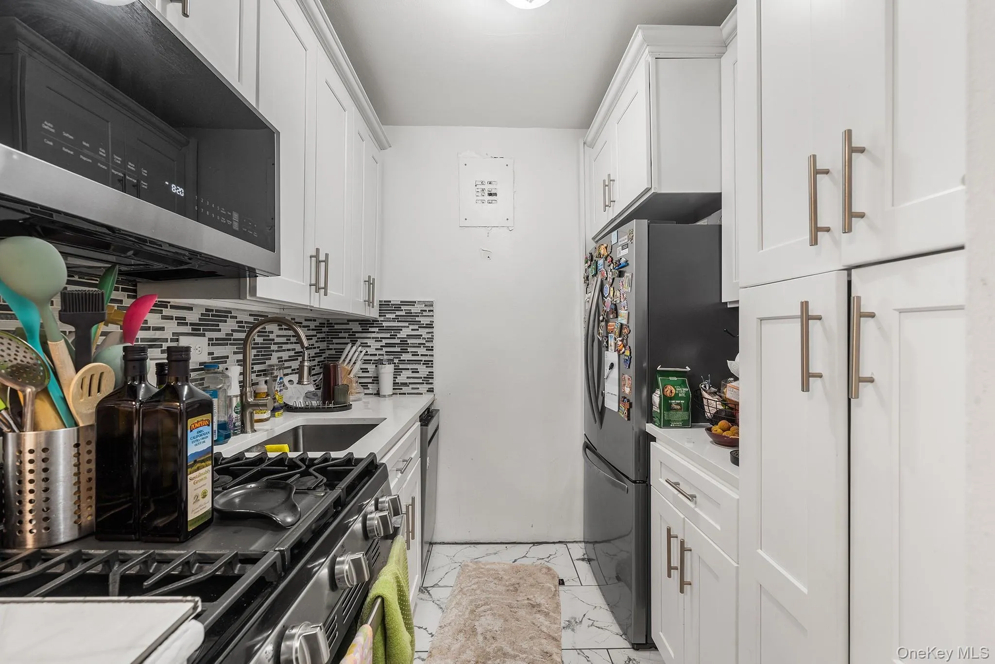87-15 165th Street, New York, NY, 1 Bedroom Bedrooms, 3 Rooms Rooms,1 BathroomBathrooms,Residential,For Rent,165th,0,1042764 87-15 165th Street, New York, NY, 1 Bedroom Bedrooms, 3 Rooms Rooms,1 BathroomBathrooms,Residential,For Rent,165th,0,1042764