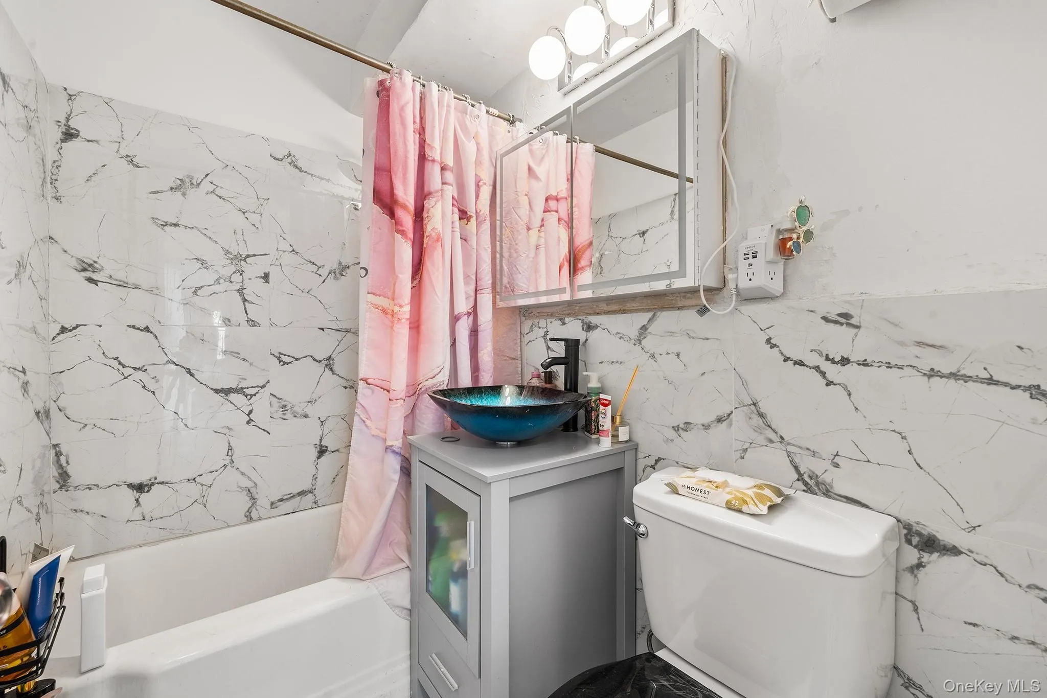 87-15 165th Street, New York, NY, 1 Bedroom Bedrooms, 3 Rooms Rooms,1 BathroomBathrooms,Residential,For Rent,165th,0,1042764 87-15 165th Street, New York, NY, 1 Bedroom Bedrooms, 3 Rooms Rooms,1 BathroomBathrooms,Residential,For Rent,165th,0,1042764