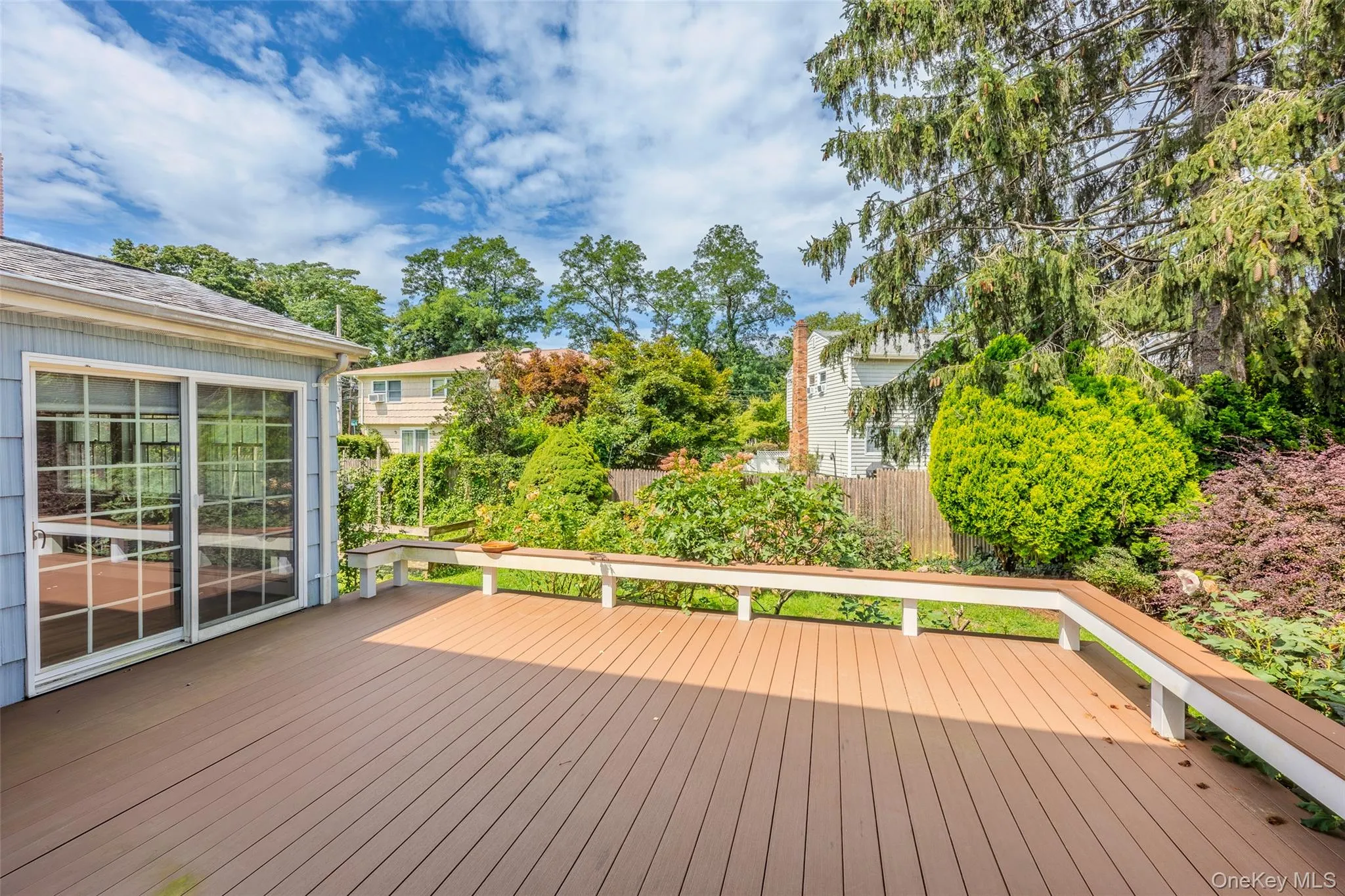 Large trex deck with seating bench surround Large trex deck with seating bench surround