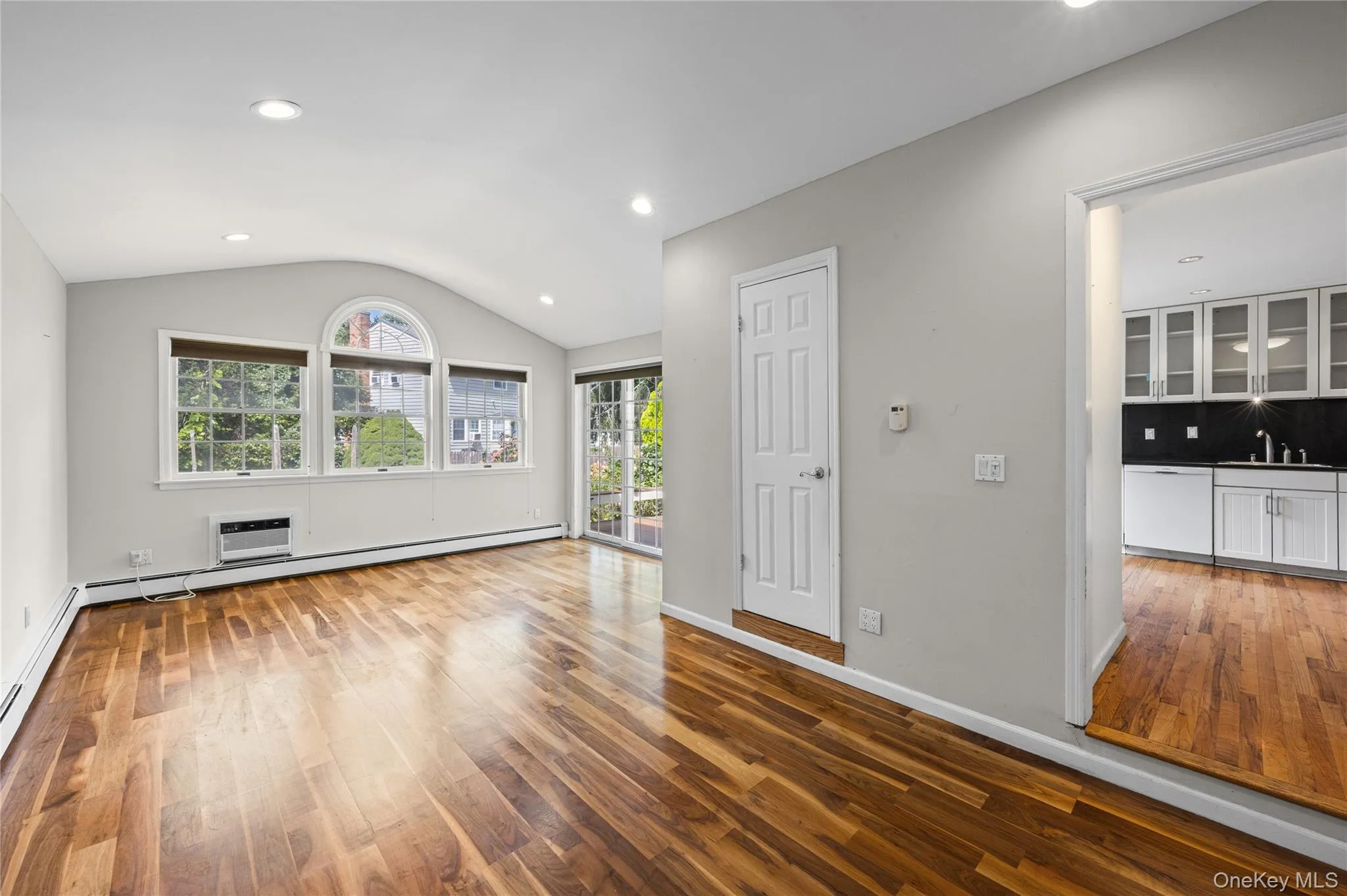 Family room with lots of windows set off kitchen with full bath room as well. Family room with lots of windows set off kitchen with full bath room as well.