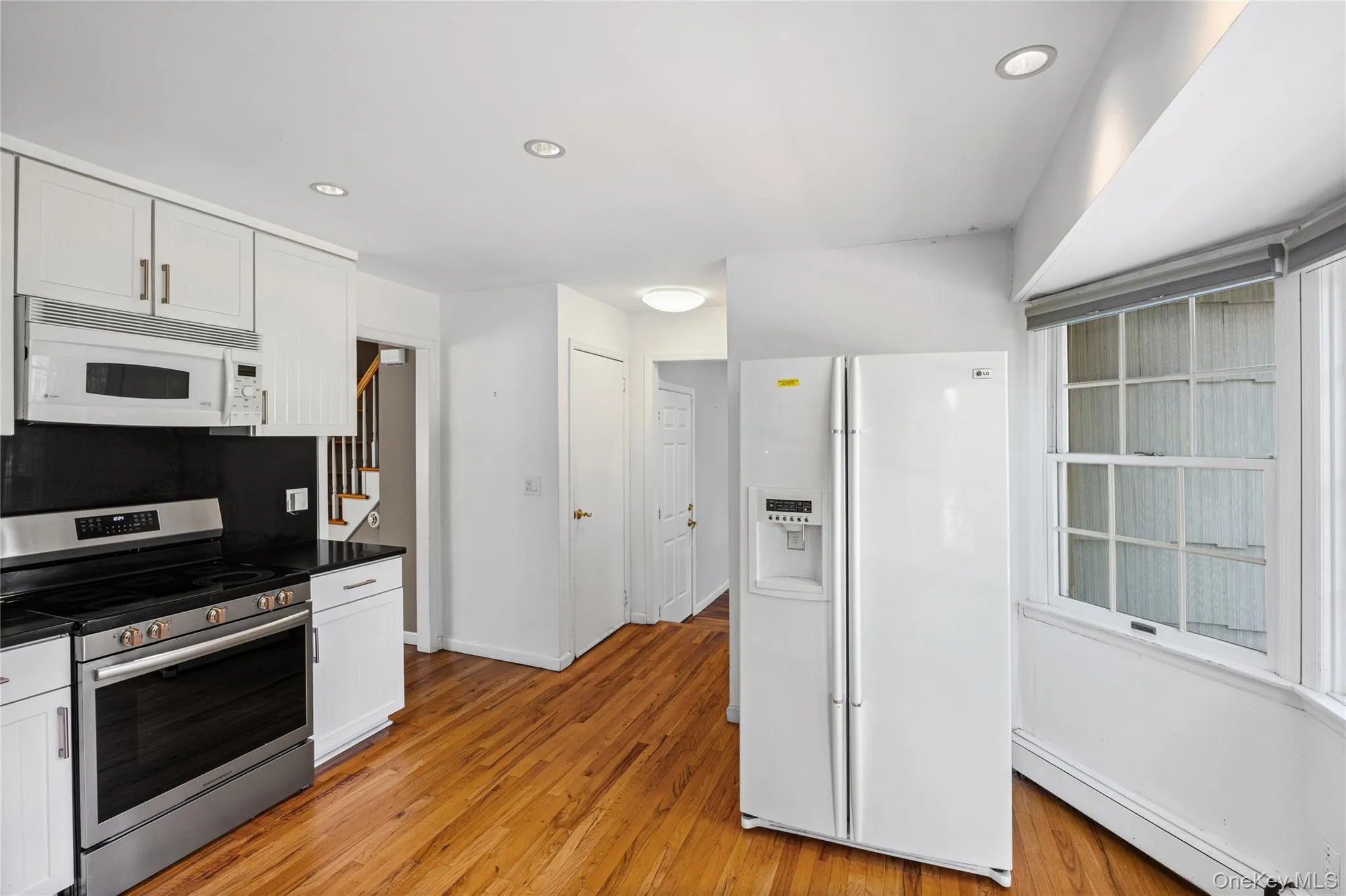 Kitchen provides access to dining room, front door and large family room Kitchen provides access to dining room, front door and large family room