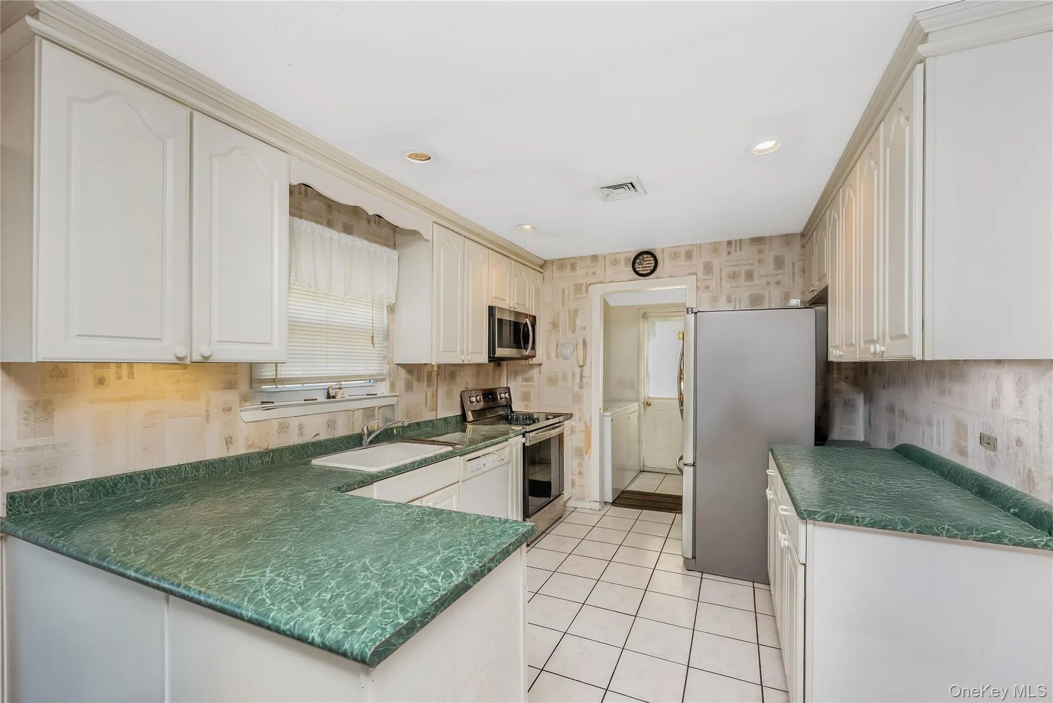 11 Shade Tree Lane, Brookhaven, NY, 3 Bedrooms Bedrooms, 8 Rooms Rooms,1 BathroomBathrooms,Residential,For Rent,Shade Tree,0,1042770 11 Shade Tree Lane, Brookhaven, NY, 3 Bedrooms Bedrooms, 8 Rooms Rooms,1 BathroomBathrooms,Residential,For Rent,Shade Tree,0,1042770