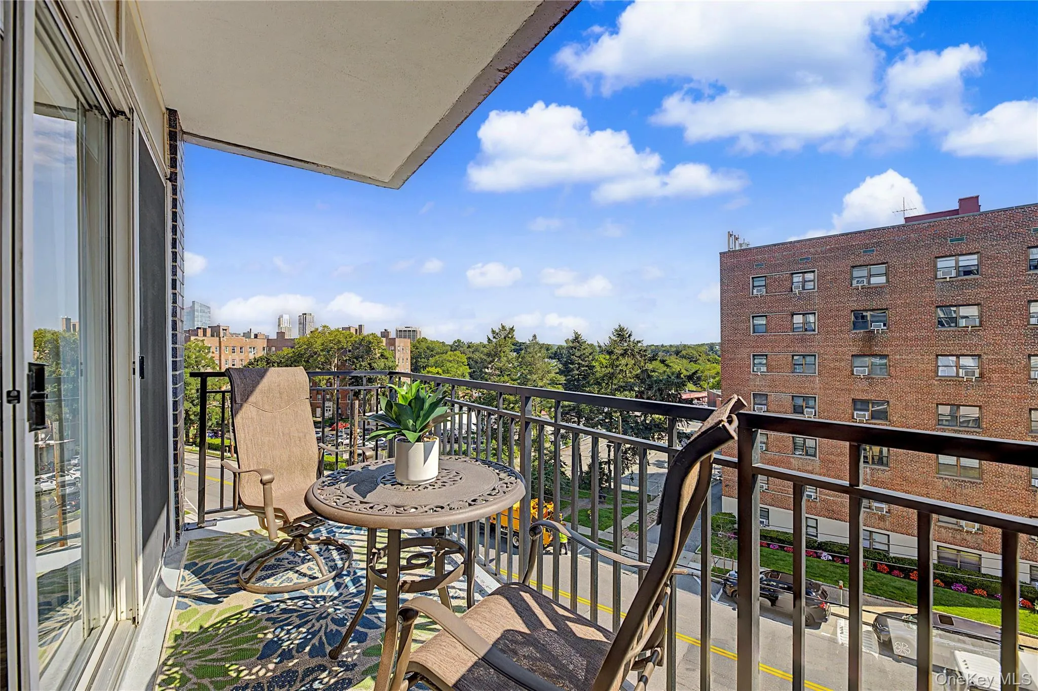 20 Old Mamaroneck Road, White Plains, NY, 2 Bedrooms Bedrooms, 6 Rooms Rooms,2 BathroomsBathrooms,Residential,For Rent,Old Mamaroneck,0,1042784 20 Old Mamaroneck Road, White Plains, NY, 2 Bedrooms Bedrooms, 6 Rooms Rooms,2 BathroomsBathrooms,Residential,For Rent,Old Mamaroneck,0,1042784