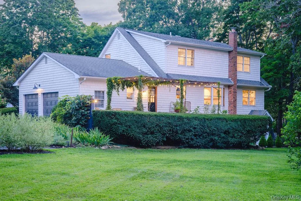184 Phillips Lane, Riverhead, NY, 5 Bedrooms Bedrooms, 12 Rooms Rooms,4 BathroomsBathrooms,Residential,For Rent,Phillips,0,1042785 184 Phillips Lane, Riverhead, NY, 5 Bedrooms Bedrooms, 12 Rooms Rooms,4 BathroomsBathrooms,Residential,For Rent,Phillips,0,1042785