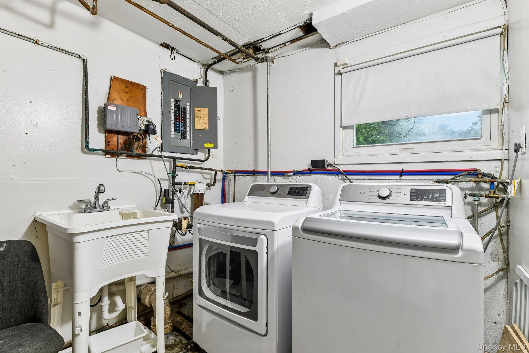 1114 Fordham Lane, Hempstead, NY, 4 Bedrooms Bedrooms, 8 Rooms Rooms,3 BathroomsBathrooms,Residential,For Rent,Fordham,0,1042792 1114 Fordham Lane, Hempstead, NY, 4 Bedrooms Bedrooms, 8 Rooms Rooms,3 BathroomsBathrooms,Residential,For Rent,Fordham,0,1042792
