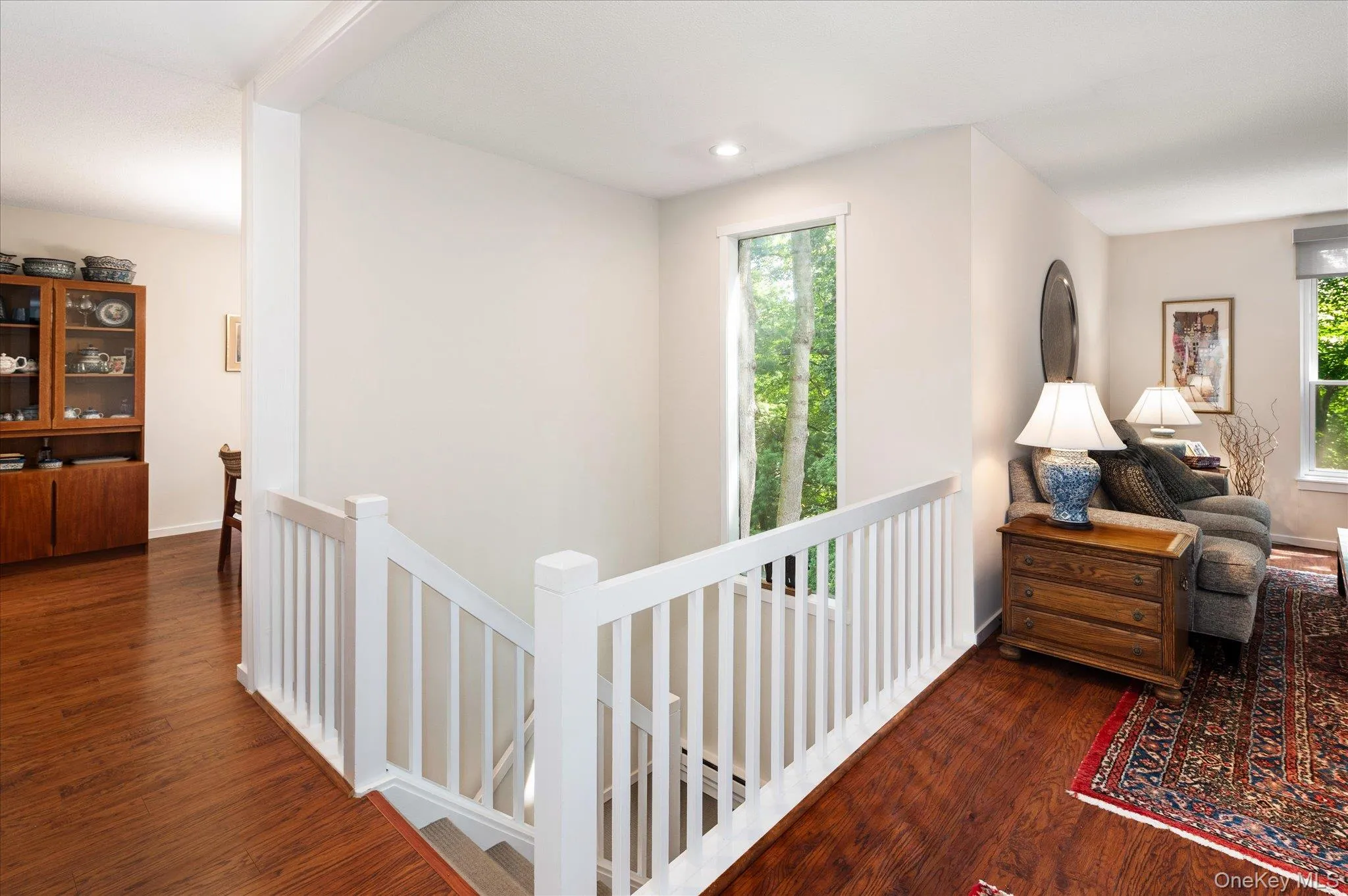 Down to lower level - bedrooms Down to lower level - bedrooms