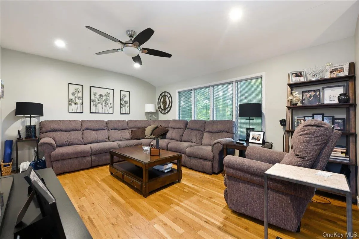 357 Town Line Road, Huntington, NY, 4 Bedrooms Bedrooms, 8 Rooms Rooms,1 BathroomBathrooms,Residential,For Rent,Town Line,0,1042799 357 Town Line Road, Huntington, NY, 4 Bedrooms Bedrooms, 8 Rooms Rooms,1 BathroomBathrooms,Residential,For Rent,Town Line,0,1042799