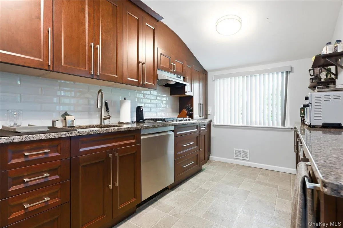 357 Town Line Road, Huntington, NY, 4 Bedrooms Bedrooms, 8 Rooms Rooms,1 BathroomBathrooms,Residential,For Rent,Town Line,0,1042799 357 Town Line Road, Huntington, NY, 4 Bedrooms Bedrooms, 8 Rooms Rooms,1 BathroomBathrooms,Residential,For Rent,Town Line,0,1042799