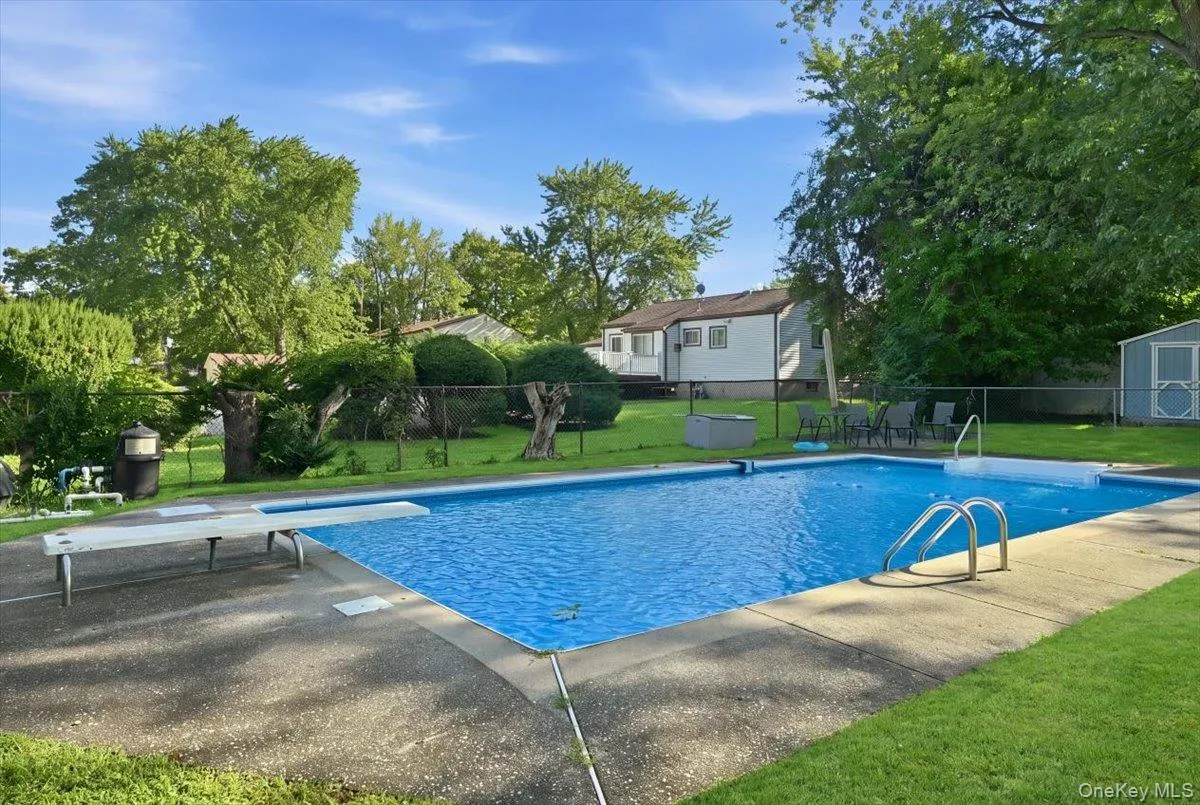 357 Town Line Road, Huntington, NY, 4 Bedrooms Bedrooms, 8 Rooms Rooms,1 BathroomBathrooms,Residential,For Rent,Town Line,0,1042799 357 Town Line Road, Huntington, NY, 4 Bedrooms Bedrooms, 8 Rooms Rooms,1 BathroomBathrooms,Residential,For Rent,Town Line,0,1042799