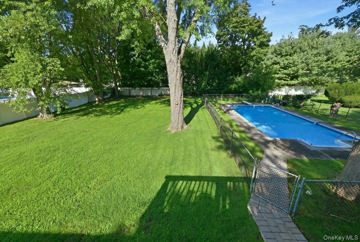 357 Town Line Road, Huntington, NY, 4 Bedrooms Bedrooms, 8 Rooms Rooms,1 BathroomBathrooms,Residential,For Rent,Town Line,0,1042799 357 Town Line Road, Huntington, NY, 4 Bedrooms Bedrooms, 8 Rooms Rooms,1 BathroomBathrooms,Residential,For Rent,Town Line,0,1042799