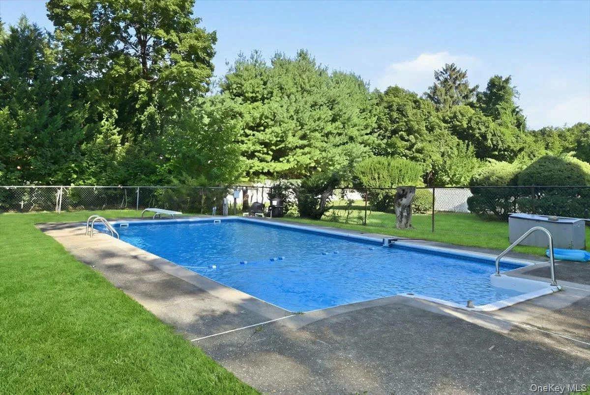 357 Town Line Road, Huntington, NY, 4 Bedrooms Bedrooms, 8 Rooms Rooms,1 BathroomBathrooms,Residential,For Rent,Town Line,0,1042799 357 Town Line Road, Huntington, NY, 4 Bedrooms Bedrooms, 8 Rooms Rooms,1 BathroomBathrooms,Residential,For Rent,Town Line,0,1042799