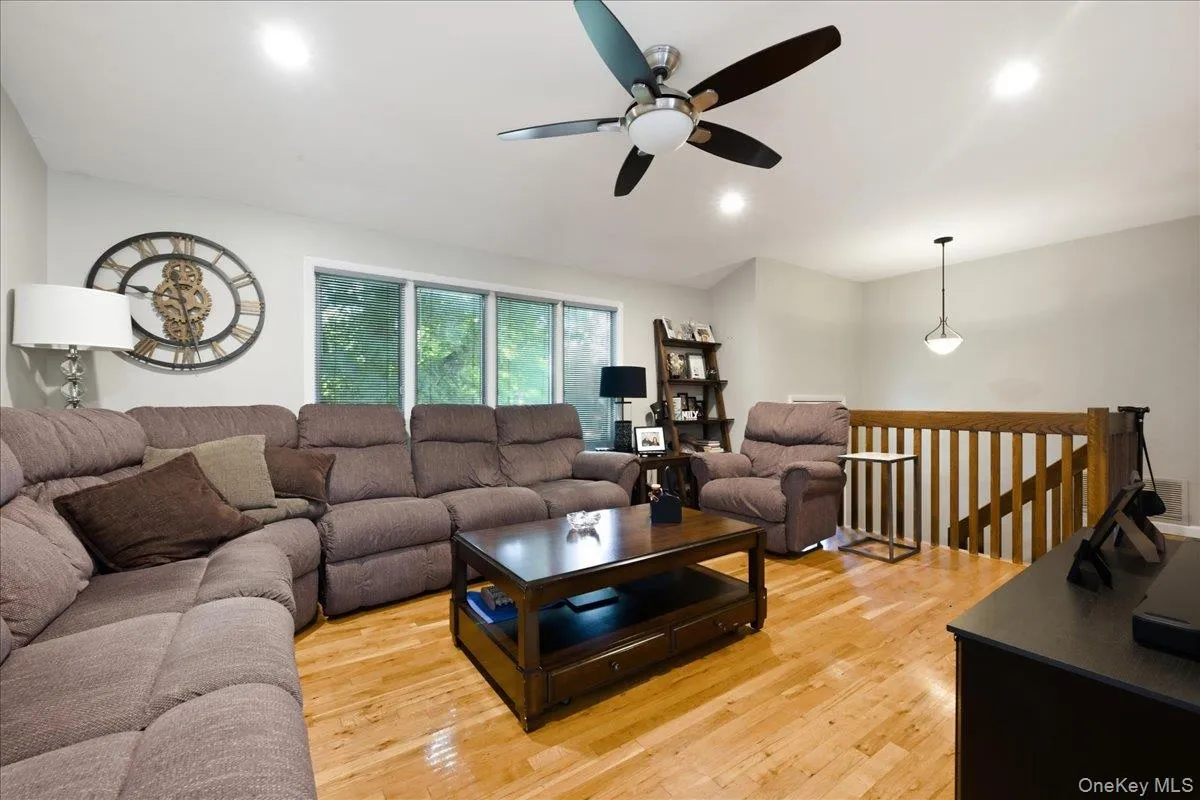 357 Town Line Road, Huntington, NY, 4 Bedrooms Bedrooms, 8 Rooms Rooms,1 BathroomBathrooms,Residential,For Rent,Town Line,0,1042799 357 Town Line Road, Huntington, NY, 4 Bedrooms Bedrooms, 8 Rooms Rooms,1 BathroomBathrooms,Residential,For Rent,Town Line,0,1042799