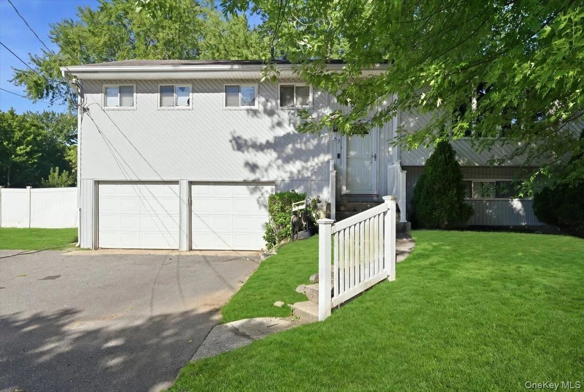 357 Town Line Road, Huntington, NY, 4 Bedrooms Bedrooms, 8 Rooms Rooms,1 BathroomBathrooms,Residential,For Rent,Town Line,0,1042799 357 Town Line Road, Huntington, NY, 4 Bedrooms Bedrooms, 8 Rooms Rooms,1 BathroomBathrooms,Residential,For Rent,Town Line,0,1042799