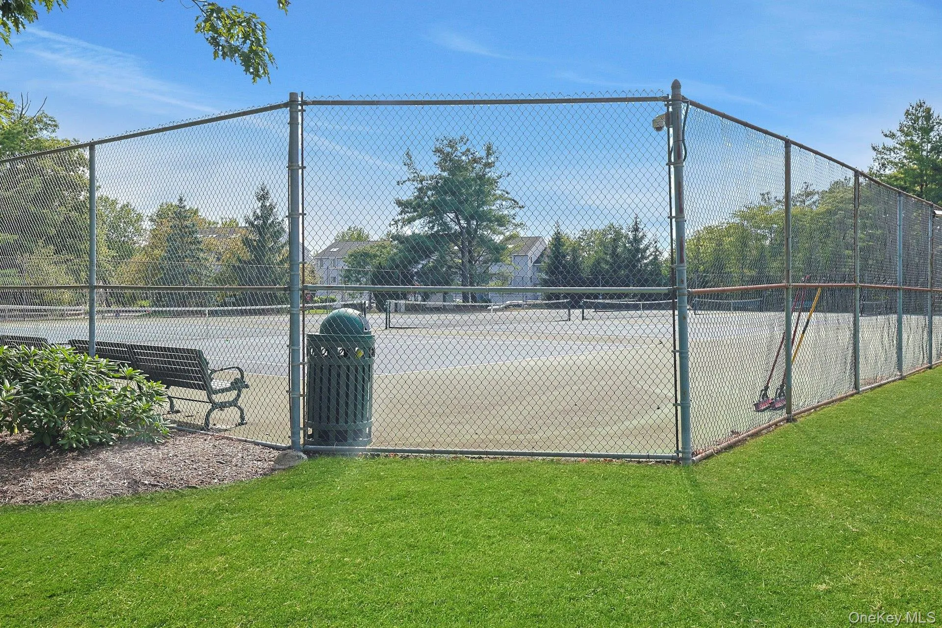 Pickball/Tennis Courts Pickball/Tennis Courts