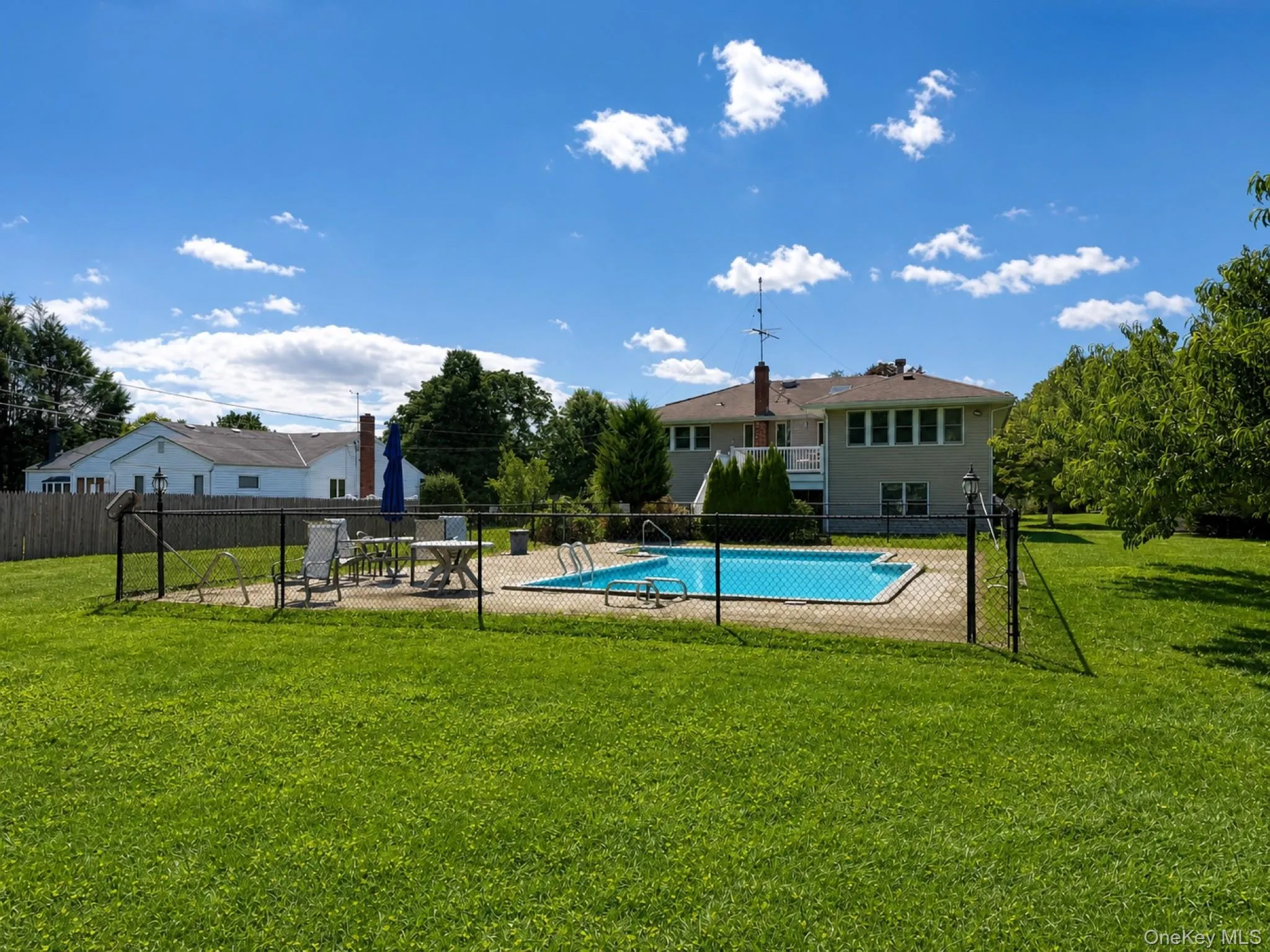 5 Cherrywood Drive, Huntington, NY, 4 Bedrooms Bedrooms, 9 Rooms Rooms,2 BathroomsBathrooms,Residential,For Rent,Cherrywood,0,1042804 5 Cherrywood Drive, Huntington, NY, 4 Bedrooms Bedrooms, 9 Rooms Rooms,2 BathroomsBathrooms,Residential,For Rent,Cherrywood,0,1042804
