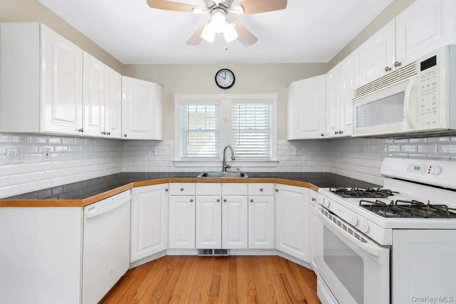 30 Pansy Road, Brookhaven, NY, 3 Bedrooms Bedrooms, 5 Rooms Rooms,2 BathroomsBathrooms,Residential,For Rent,Pansy,0,1042805 30 Pansy Road, Brookhaven, NY, 3 Bedrooms Bedrooms, 5 Rooms Rooms,2 BathroomsBathrooms,Residential,For Rent,Pansy,0,1042805
