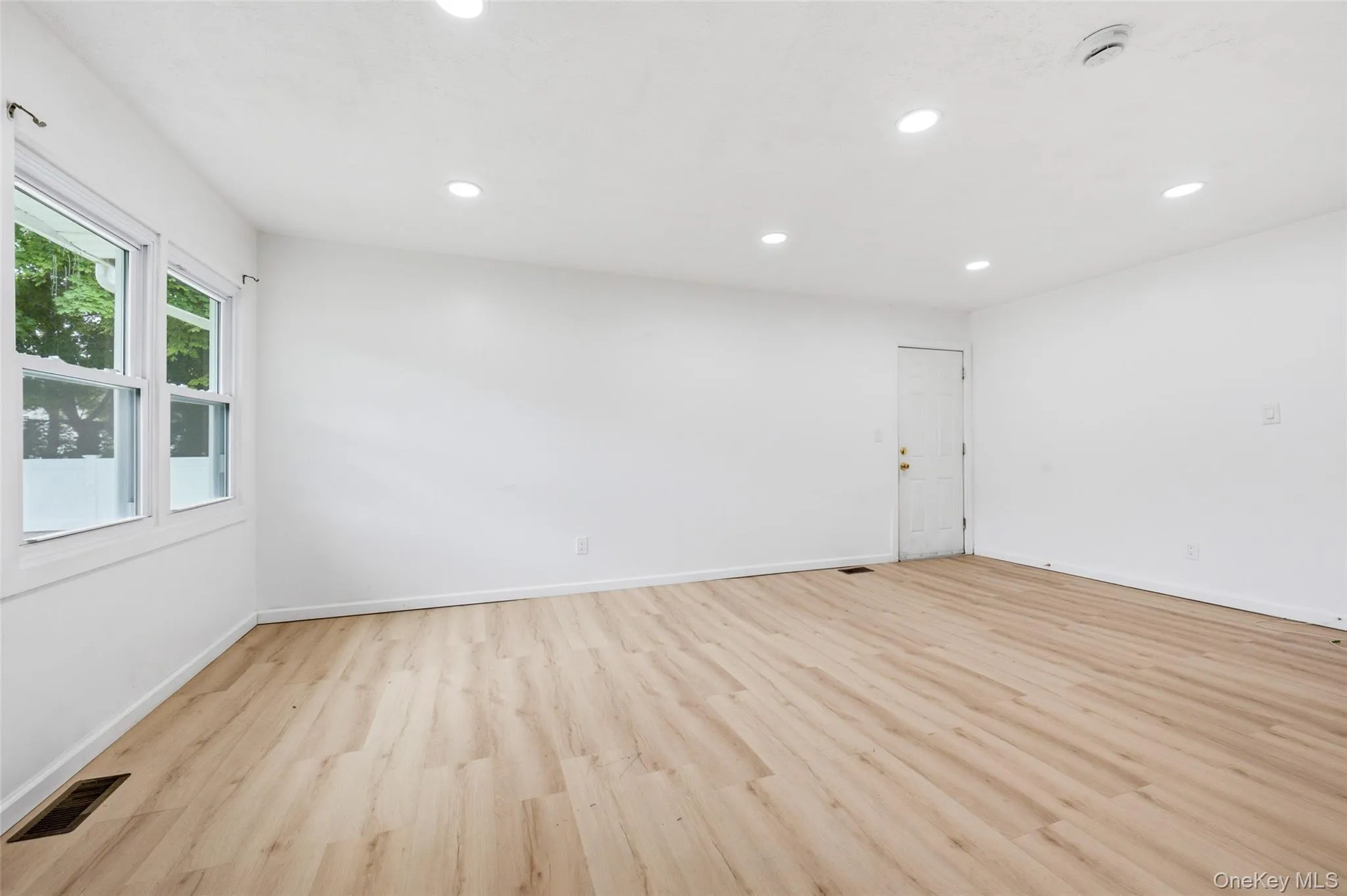 710 Bourdois Avenue, Brookhaven, NY, 3 Bedrooms Bedrooms, 5 Rooms Rooms,1 BathroomBathrooms,Residential,For Rent,Bourdois,0,1042812 710 Bourdois Avenue, Brookhaven, NY, 3 Bedrooms Bedrooms, 5 Rooms Rooms,1 BathroomBathrooms,Residential,For Rent,Bourdois,0,1042812