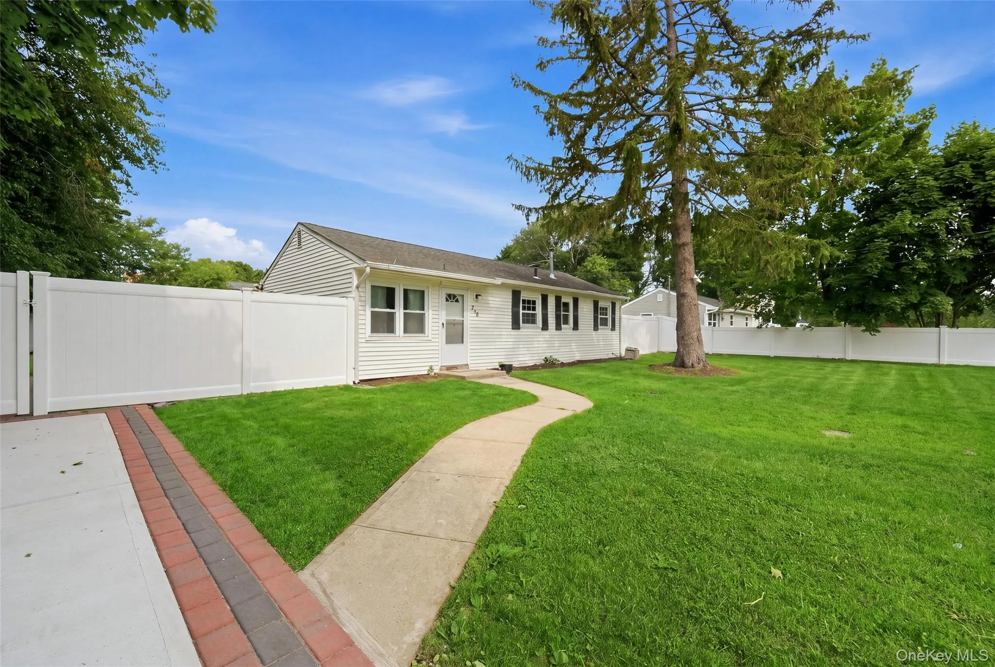 710 Bourdois Avenue, Brookhaven, NY, 3 Bedrooms Bedrooms, 5 Rooms Rooms,1 BathroomBathrooms,Residential,For Rent,Bourdois,0,1042812 710 Bourdois Avenue, Brookhaven, NY, 3 Bedrooms Bedrooms, 5 Rooms Rooms,1 BathroomBathrooms,Residential,For Rent,Bourdois,0,1042812