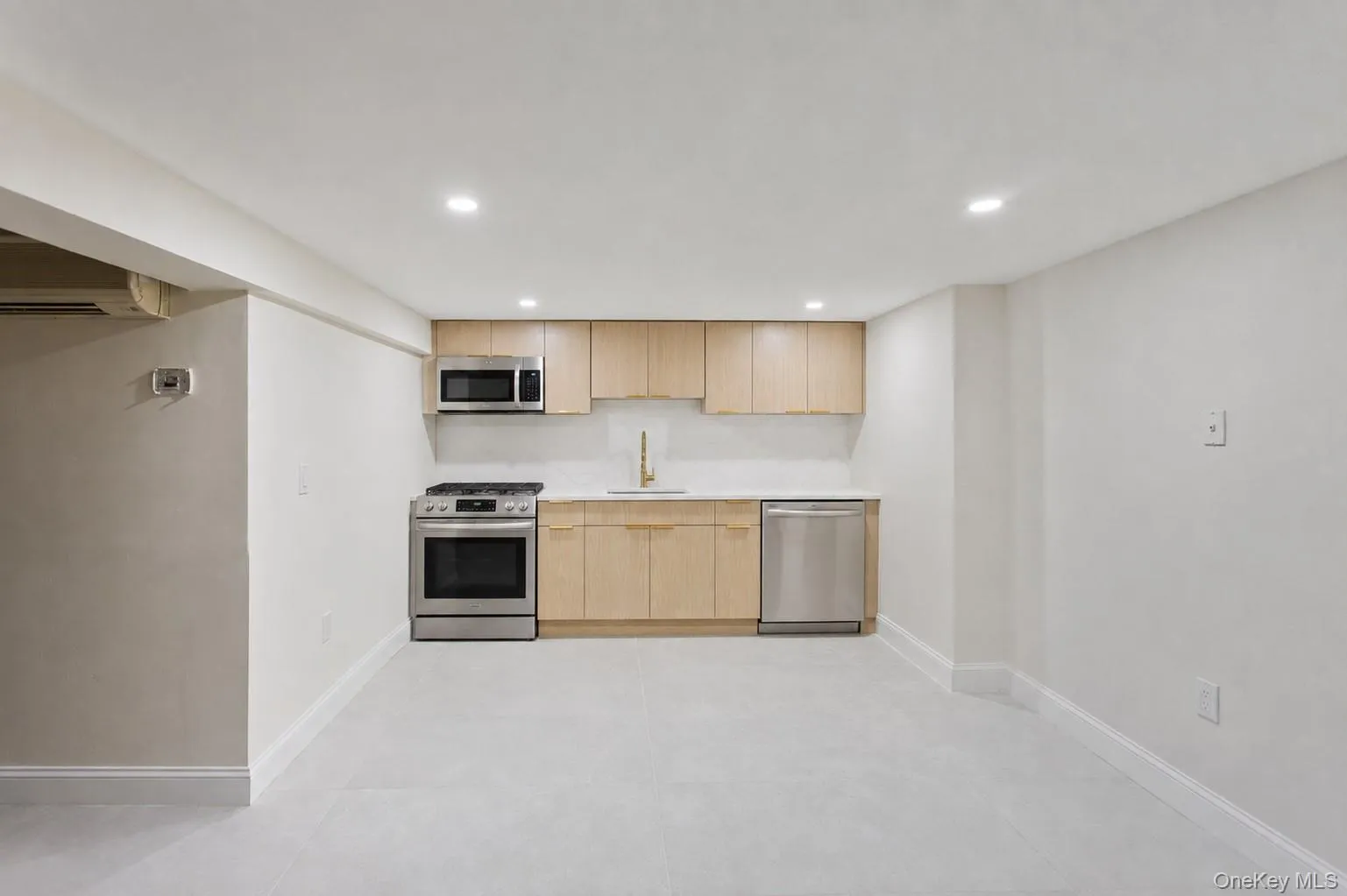 875 Channel Road, Hempstead, NY, 8 Bedrooms Bedrooms, 14 Rooms Rooms,6 BathroomsBathrooms,Residential,For Rent,Channel,0,1042815 875 Channel Road, Hempstead, NY, 8 Bedrooms Bedrooms, 14 Rooms Rooms,6 BathroomsBathrooms,Residential,For Rent,Channel,0,1042815