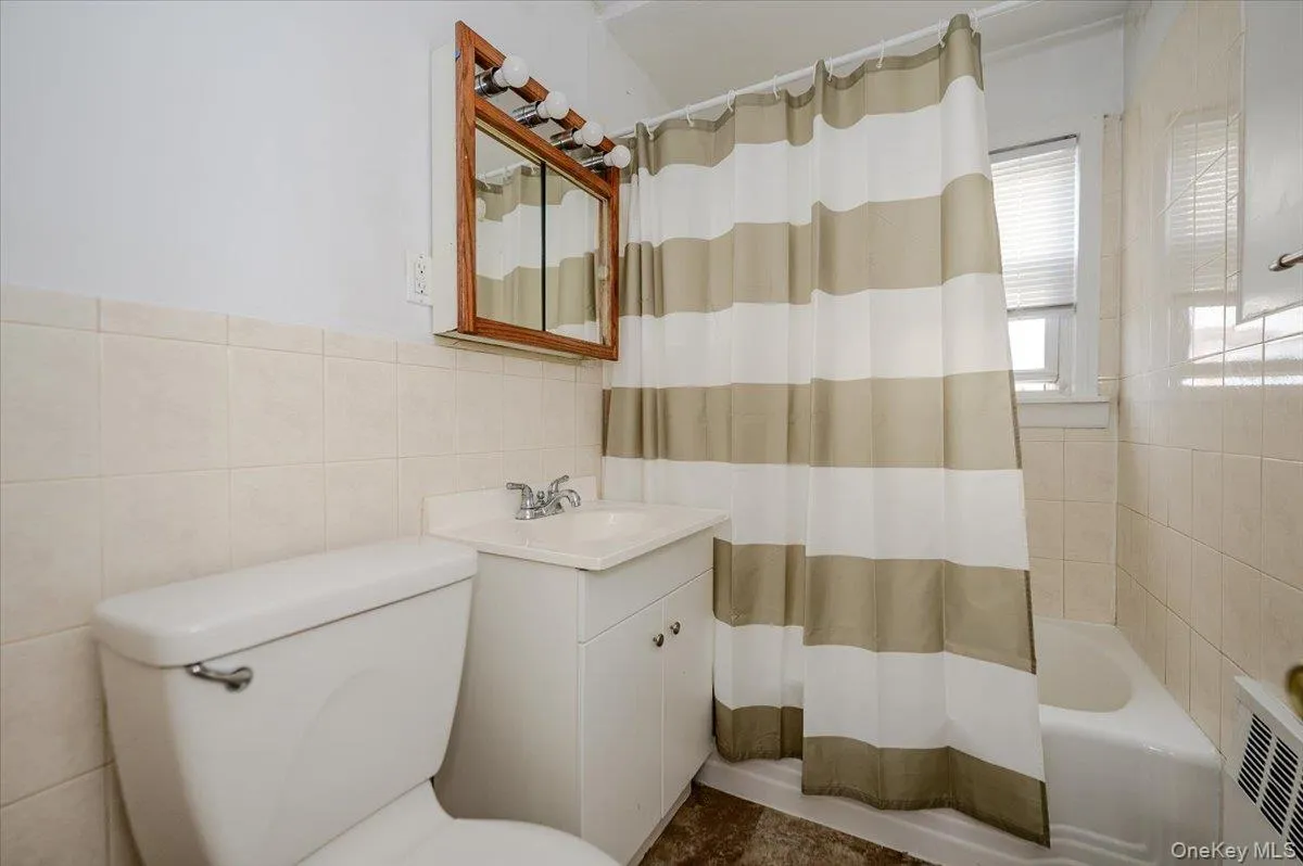 364 Broadway, Long Beach, NY, 2 Bedrooms Bedrooms, 4 Rooms Rooms,1 BathroomBathrooms,Residential Lease,For Rent,Broadway,0,1042816 364 Broadway, Long Beach, NY, 2 Bedrooms Bedrooms, 4 Rooms Rooms,1 BathroomBathrooms,Residential Lease,For Rent,Broadway,0,1042816
