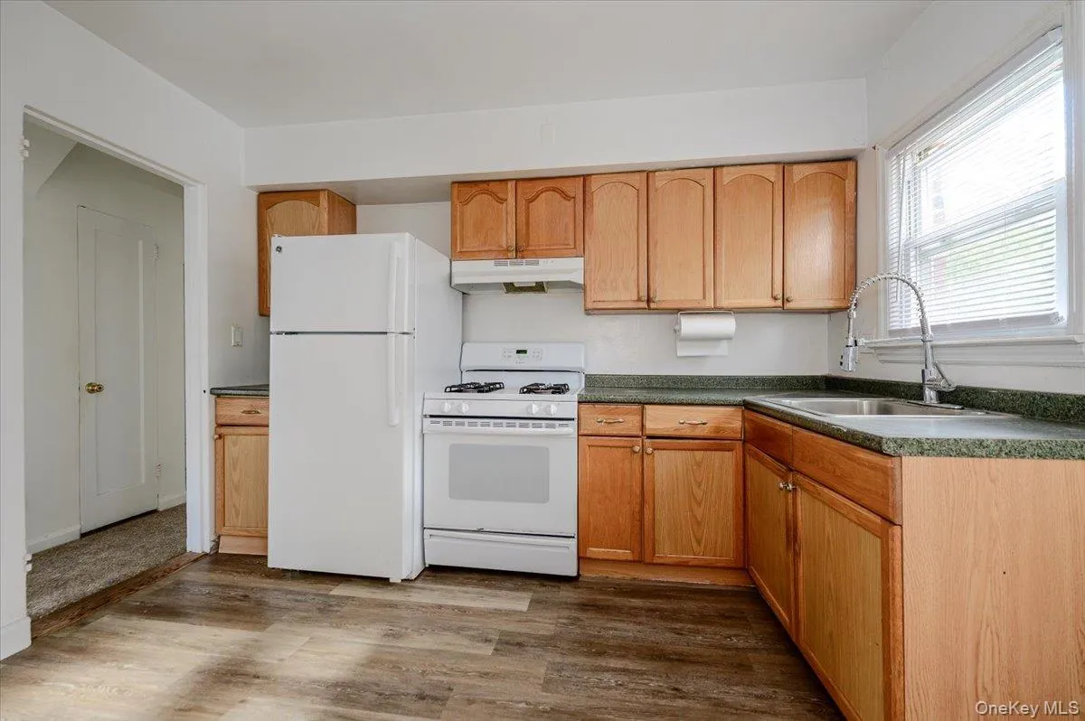 364 Broadway, Long Beach, NY, 2 Bedrooms Bedrooms, 4 Rooms Rooms,1 BathroomBathrooms,Residential Lease,For Rent,Broadway,0,1042816 364 Broadway, Long Beach, NY, 2 Bedrooms Bedrooms, 4 Rooms Rooms,1 BathroomBathrooms,Residential Lease,For Rent,Broadway,0,1042816
