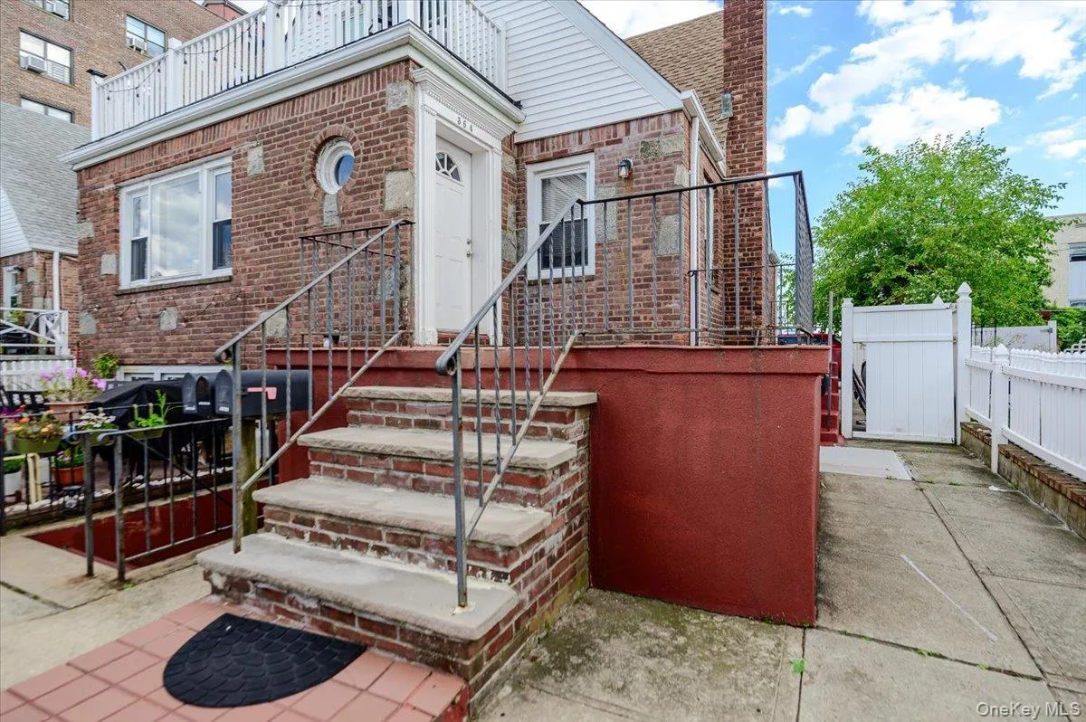 364 Broadway, Long Beach, NY, 2 Bedrooms Bedrooms, 4 Rooms Rooms,1 BathroomBathrooms,Residential Lease,For Rent,Broadway,0,1042816 364 Broadway, Long Beach, NY, 2 Bedrooms Bedrooms, 4 Rooms Rooms,1 BathroomBathrooms,Residential Lease,For Rent,Broadway,0,1042816