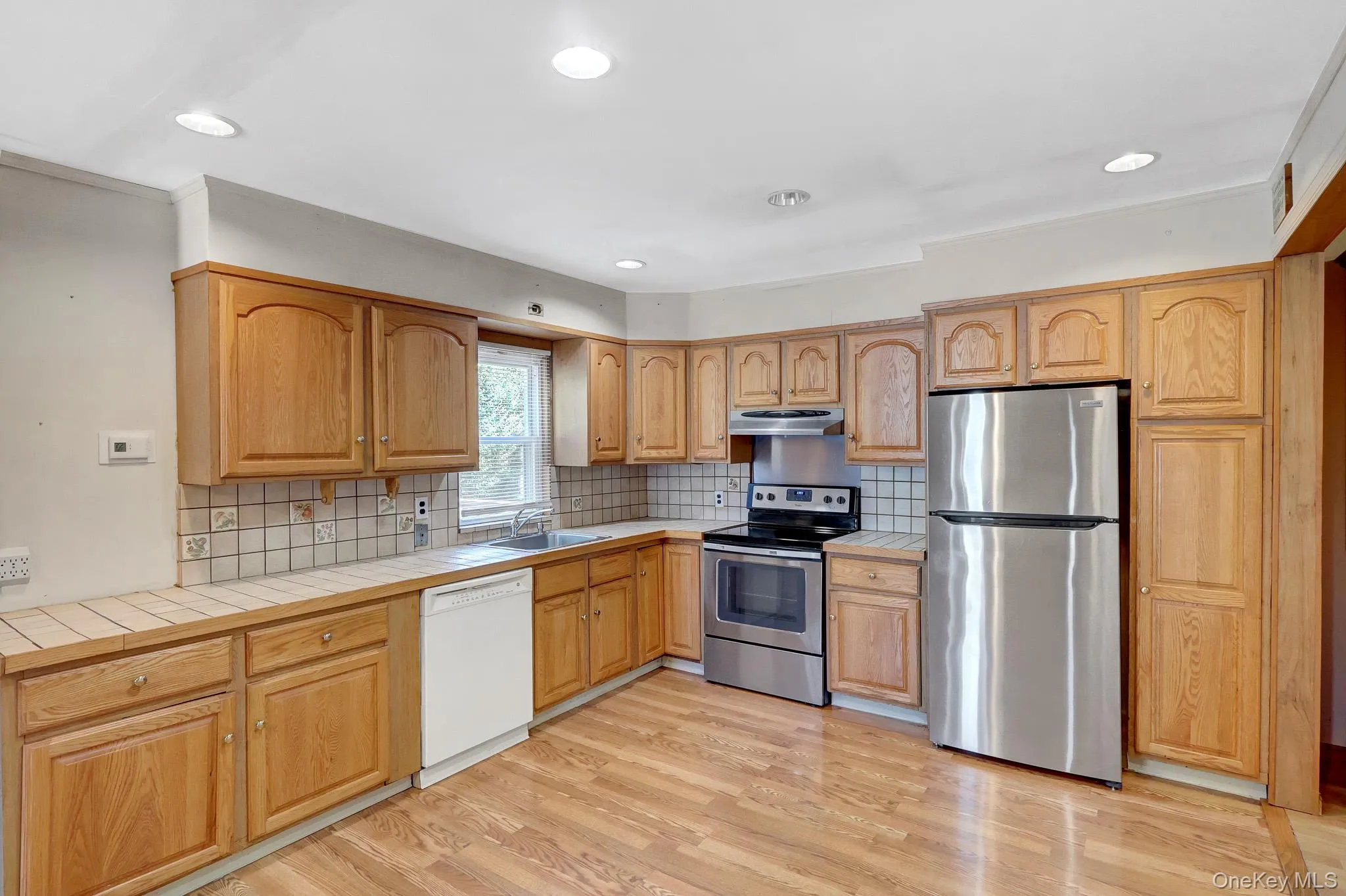 19 Essex Road, Oyster Bay, NY, 3 Bedrooms Bedrooms, 6 Rooms Rooms,1 BathroomBathrooms,Residential,For Rent,Essex,0,1042817 19 Essex Road, Oyster Bay, NY, 3 Bedrooms Bedrooms, 6 Rooms Rooms,1 BathroomBathrooms,Residential,For Rent,Essex,0,1042817