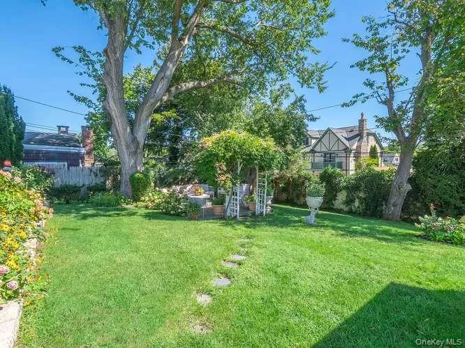 9 Robert Road, Oyster Bay, NY, 3 Bedrooms Bedrooms, 7 Rooms Rooms,2 BathroomsBathrooms,Residential,For Rent,Robert,0,1042818 9 Robert Road, Oyster Bay, NY, 3 Bedrooms Bedrooms, 7 Rooms Rooms,2 BathroomsBathrooms,Residential,For Rent,Robert,0,1042818