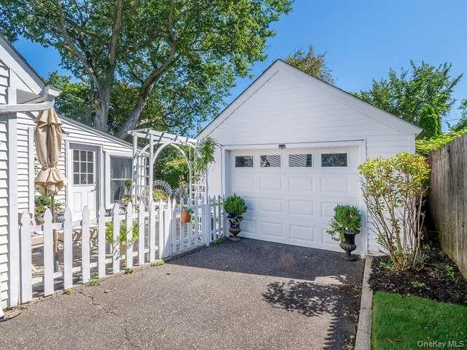 9 Robert Road, Oyster Bay, NY, 3 Bedrooms Bedrooms, 7 Rooms Rooms,2 BathroomsBathrooms,Residential,For Rent,Robert,0,1042818 9 Robert Road, Oyster Bay, NY, 3 Bedrooms Bedrooms, 7 Rooms Rooms,2 BathroomsBathrooms,Residential,For Rent,Robert,0,1042818