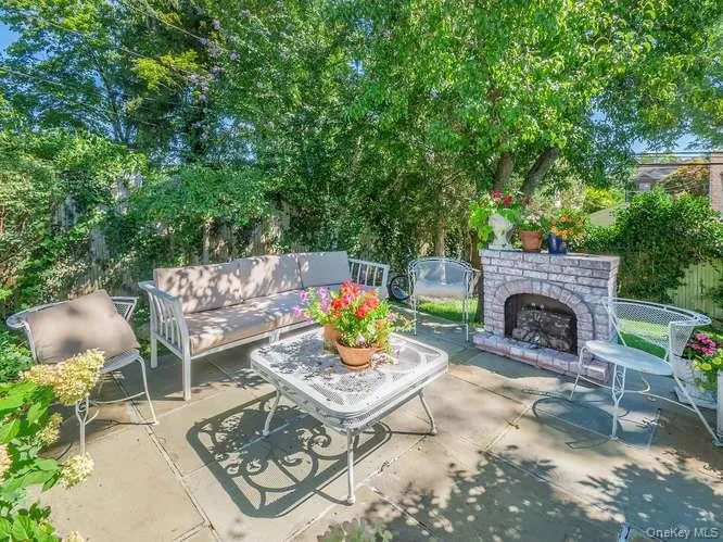 9 Robert Road, Oyster Bay, NY, 3 Bedrooms Bedrooms, 7 Rooms Rooms,2 BathroomsBathrooms,Residential,For Rent,Robert,0,1042818 9 Robert Road, Oyster Bay, NY, 3 Bedrooms Bedrooms, 7 Rooms Rooms,2 BathroomsBathrooms,Residential,For Rent,Robert,0,1042818