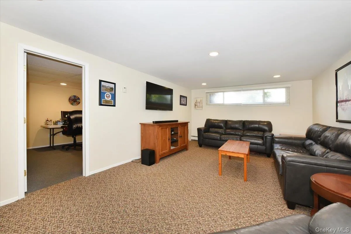 70 Glenwood Road, Oyster Bay, NY, 3 Bedrooms Bedrooms, 6 Rooms Rooms,1 BathroomBathrooms,Residential,For Rent,Glenwood,0,1042827 70 Glenwood Road, Oyster Bay, NY, 3 Bedrooms Bedrooms, 6 Rooms Rooms,1 BathroomBathrooms,Residential,For Rent,Glenwood,0,1042827