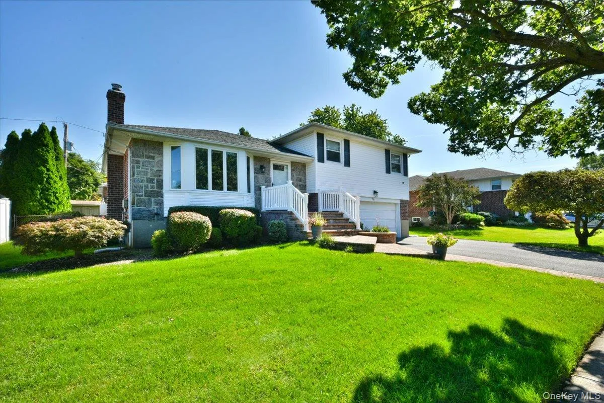 70 Glenwood Road, Oyster Bay, NY, 3 Bedrooms Bedrooms, 6 Rooms Rooms,1 BathroomBathrooms,Residential,For Rent,Glenwood,0,1042827 70 Glenwood Road, Oyster Bay, NY, 3 Bedrooms Bedrooms, 6 Rooms Rooms,1 BathroomBathrooms,Residential,For Rent,Glenwood,0,1042827