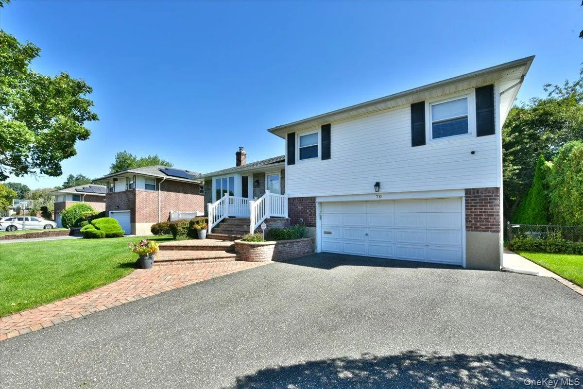 70 Glenwood Road, Oyster Bay, NY, 3 Bedrooms Bedrooms, 6 Rooms Rooms,1 BathroomBathrooms,Residential,For Rent,Glenwood,0,1042827 70 Glenwood Road, Oyster Bay, NY, 3 Bedrooms Bedrooms, 6 Rooms Rooms,1 BathroomBathrooms,Residential,For Rent,Glenwood,0,1042827