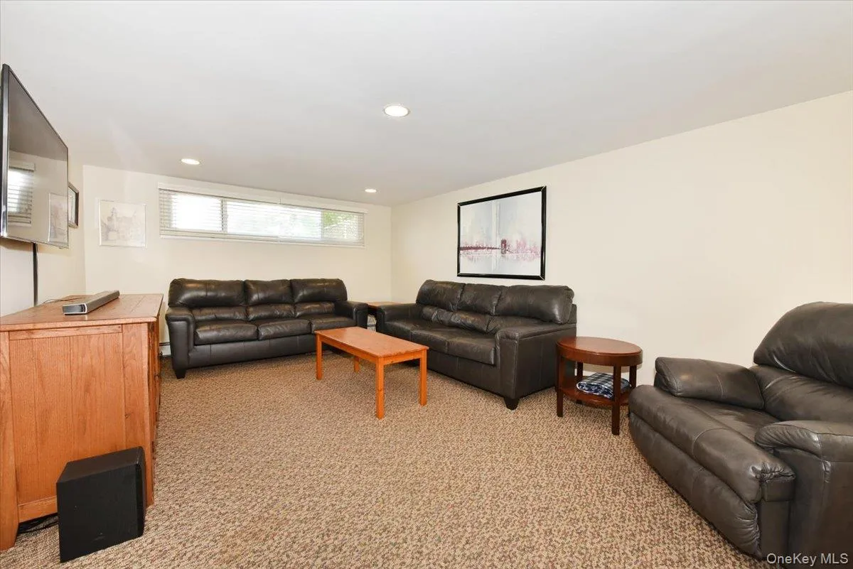 70 Glenwood Road, Oyster Bay, NY, 3 Bedrooms Bedrooms, 6 Rooms Rooms,1 BathroomBathrooms,Residential,For Rent,Glenwood,0,1042827 70 Glenwood Road, Oyster Bay, NY, 3 Bedrooms Bedrooms, 6 Rooms Rooms,1 BathroomBathrooms,Residential,For Rent,Glenwood,0,1042827