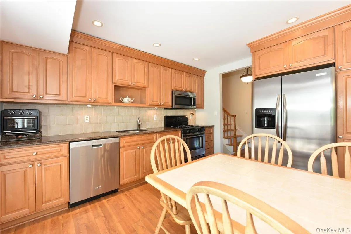 70 Glenwood Road, Oyster Bay, NY, 3 Bedrooms Bedrooms, 6 Rooms Rooms,1 BathroomBathrooms,Residential,For Rent,Glenwood,0,1042827 70 Glenwood Road, Oyster Bay, NY, 3 Bedrooms Bedrooms, 6 Rooms Rooms,1 BathroomBathrooms,Residential,For Rent,Glenwood,0,1042827