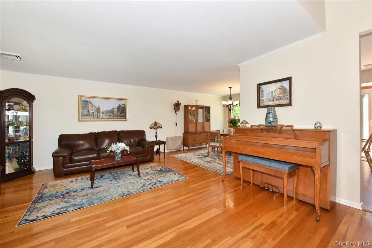 70 Glenwood Road, Oyster Bay, NY, 3 Bedrooms Bedrooms, 6 Rooms Rooms,1 BathroomBathrooms,Residential,For Rent,Glenwood,0,1042827 70 Glenwood Road, Oyster Bay, NY, 3 Bedrooms Bedrooms, 6 Rooms Rooms,1 BathroomBathrooms,Residential,For Rent,Glenwood,0,1042827