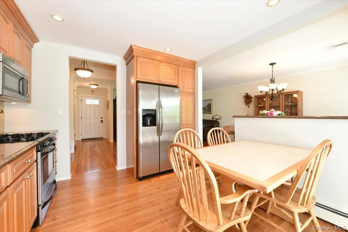 70 Glenwood Road, Oyster Bay, NY, 3 Bedrooms Bedrooms, 6 Rooms Rooms,1 BathroomBathrooms,Residential,For Rent,Glenwood,0,1042827 70 Glenwood Road, Oyster Bay, NY, 3 Bedrooms Bedrooms, 6 Rooms Rooms,1 BathroomBathrooms,Residential,For Rent,Glenwood,0,1042827