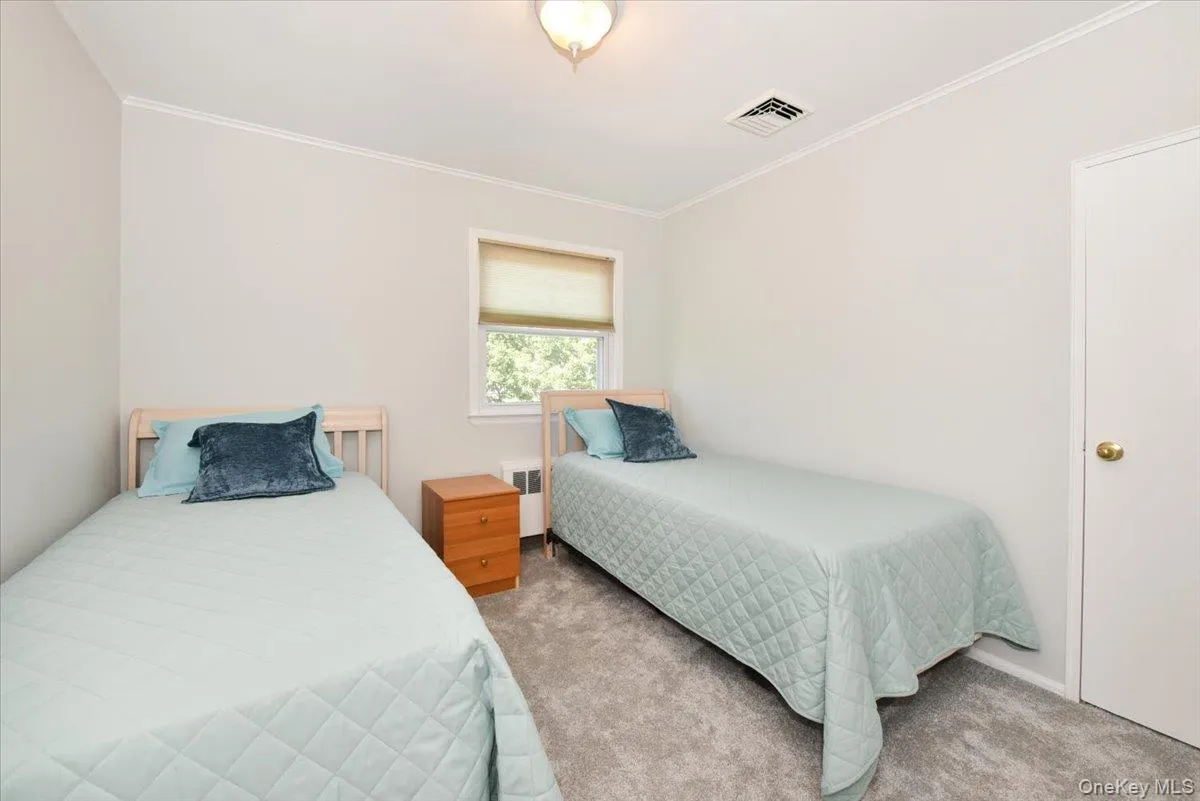 70 Glenwood Road, Oyster Bay, NY, 3 Bedrooms Bedrooms, 6 Rooms Rooms,1 BathroomBathrooms,Residential,For Rent,Glenwood,0,1042827 70 Glenwood Road, Oyster Bay, NY, 3 Bedrooms Bedrooms, 6 Rooms Rooms,1 BathroomBathrooms,Residential,For Rent,Glenwood,0,1042827