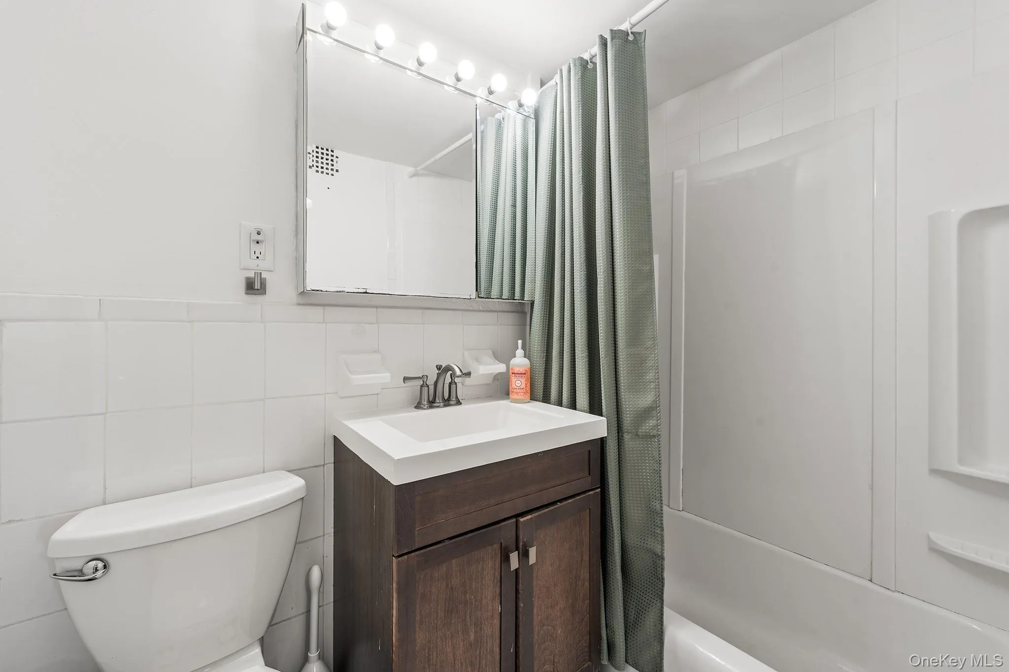 61-25 98th Street, New York, NY, 1 Bedroom Bedrooms, 3 Rooms Rooms,1 BathroomBathrooms,Residential,For Rent,98th,0,1042830 61-25 98th Street, New York, NY, 1 Bedroom Bedrooms, 3 Rooms Rooms,1 BathroomBathrooms,Residential,For Rent,98th,0,1042830