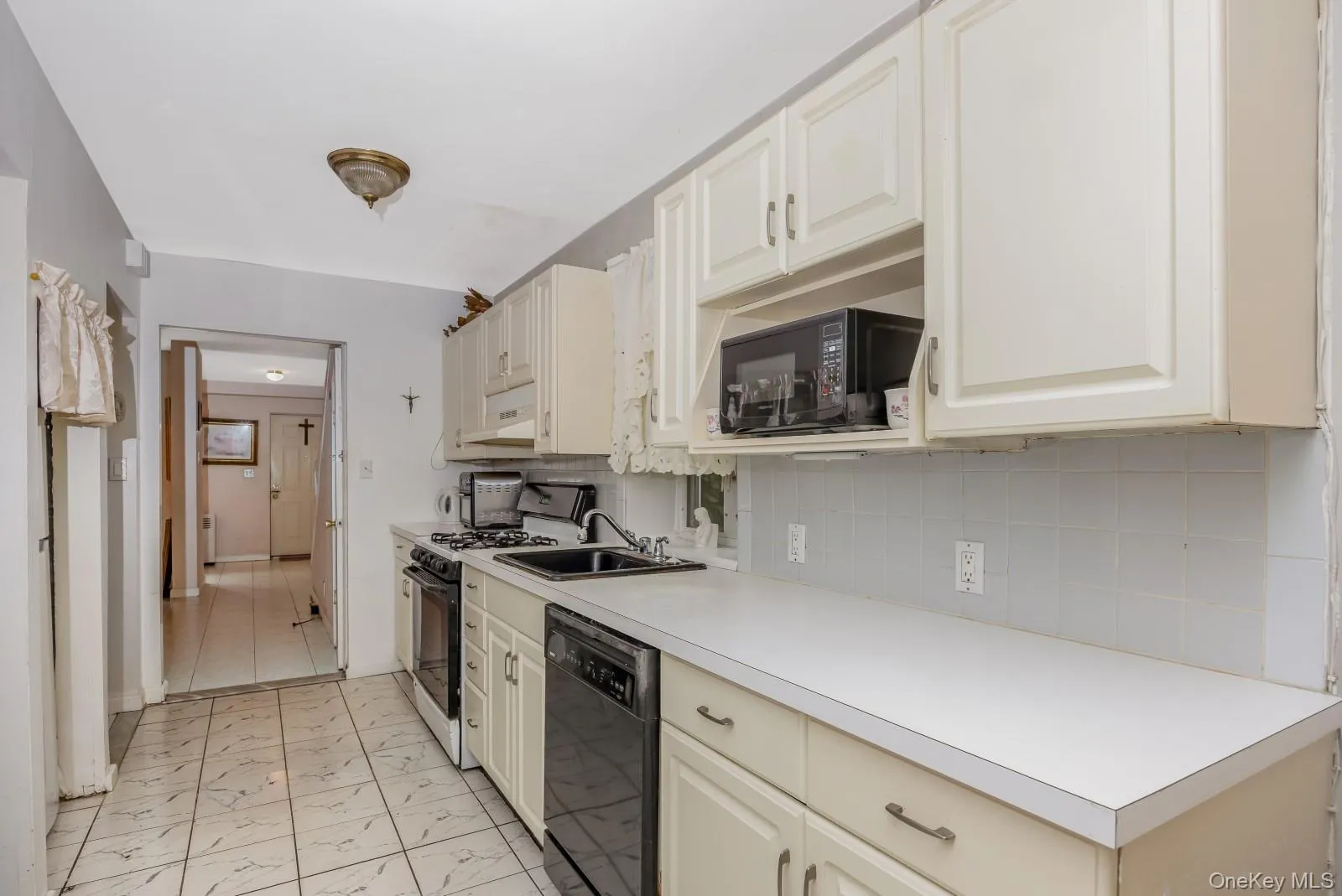69-11 62nd Drive, New York, NY, 3 Bedrooms Bedrooms, 8 Rooms Rooms,2 BathroomsBathrooms,Residential,For Rent,62nd,0,1042833 69-11 62nd Drive, New York, NY, 3 Bedrooms Bedrooms, 8 Rooms Rooms,2 BathroomsBathrooms,Residential,For Rent,62nd,0,1042833