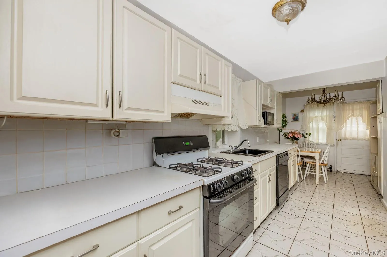 69-11 62nd Drive, New York, NY, 3 Bedrooms Bedrooms, 8 Rooms Rooms,2 BathroomsBathrooms,Residential,For Rent,62nd,0,1042833 69-11 62nd Drive, New York, NY, 3 Bedrooms Bedrooms, 8 Rooms Rooms,2 BathroomsBathrooms,Residential,For Rent,62nd,0,1042833