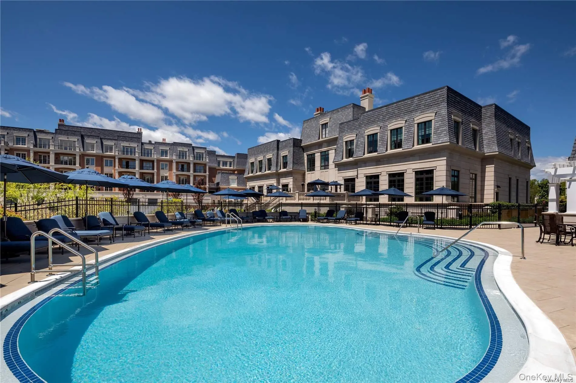 2000 Royal Court, North Hempstead, NY, 2 Bedrooms Bedrooms, 5 Rooms Rooms,2 BathroomsBathrooms,Residential,For Rent,Royal,0,1042837 2000 Royal Court, North Hempstead, NY, 2 Bedrooms Bedrooms, 5 Rooms Rooms,2 BathroomsBathrooms,Residential,For Rent,Royal,0,1042837