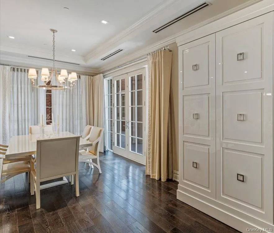 2000 Royal Court, North Hempstead, NY, 2 Bedrooms Bedrooms, 5 Rooms Rooms,2 BathroomsBathrooms,Residential,For Rent,Royal,0,1042837 2000 Royal Court, North Hempstead, NY, 2 Bedrooms Bedrooms, 5 Rooms Rooms,2 BathroomsBathrooms,Residential,For Rent,Royal,0,1042837
