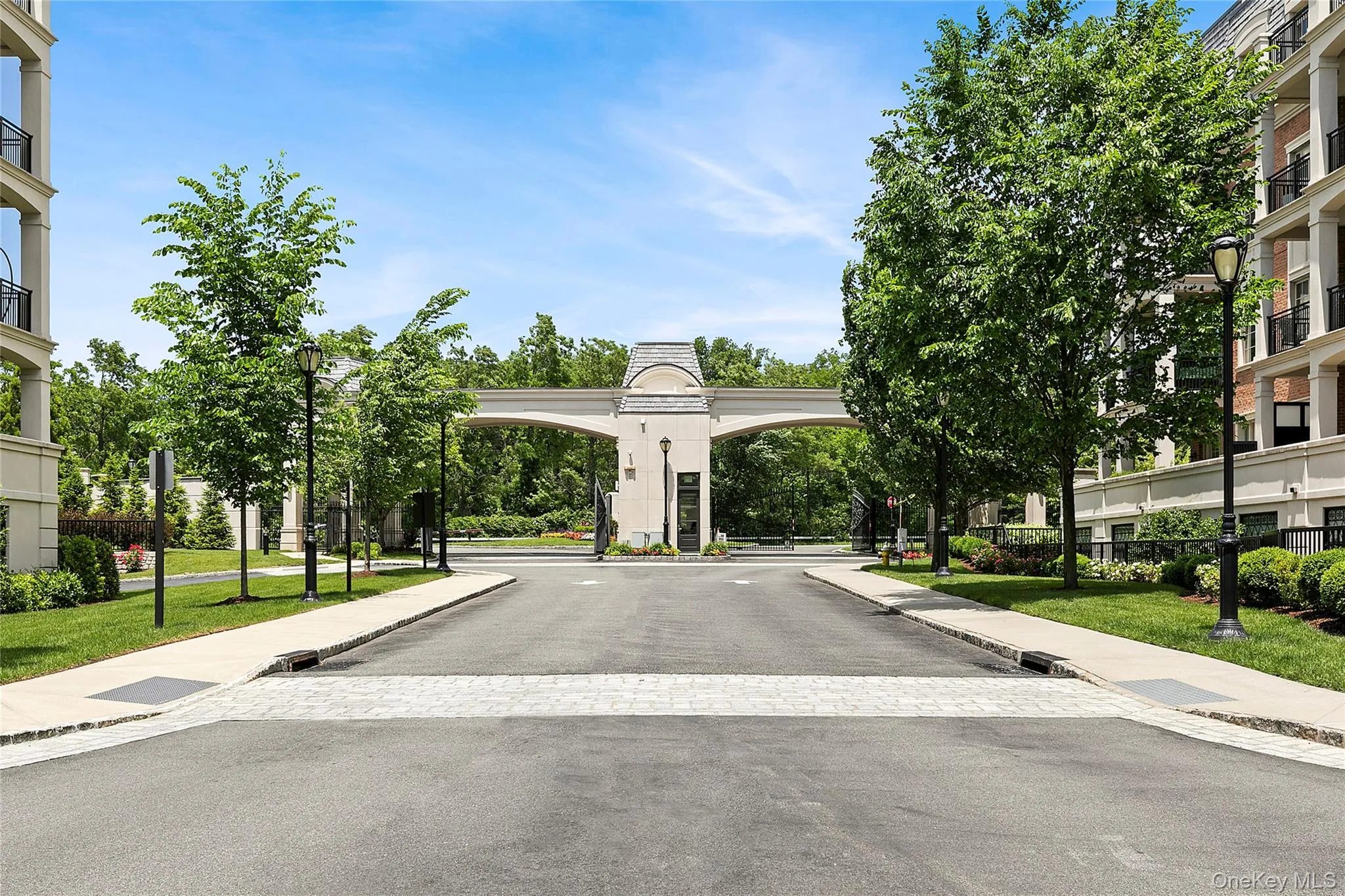 2000 Royal Court, North Hempstead, NY, 2 Bedrooms Bedrooms, 5 Rooms Rooms,2 BathroomsBathrooms,Residential,For Rent,Royal,0,1042837 2000 Royal Court, North Hempstead, NY, 2 Bedrooms Bedrooms, 5 Rooms Rooms,2 BathroomsBathrooms,Residential,For Rent,Royal,0,1042837