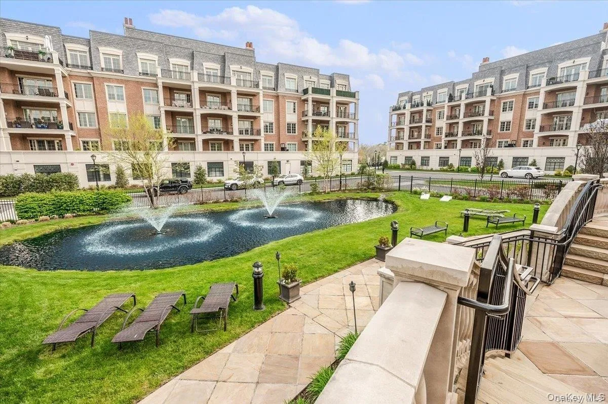2000 Royal Court, North Hempstead, NY, 2 Bedrooms Bedrooms, 5 Rooms Rooms,2 BathroomsBathrooms,Residential,For Rent,Royal,0,1042837 2000 Royal Court, North Hempstead, NY, 2 Bedrooms Bedrooms, 5 Rooms Rooms,2 BathroomsBathrooms,Residential,For Rent,Royal,0,1042837